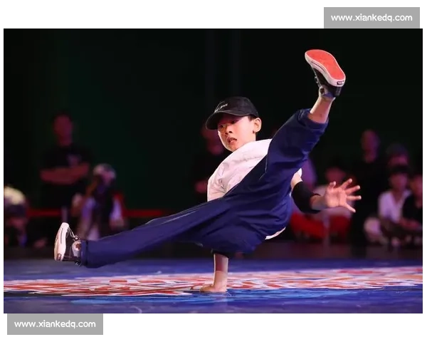 霹雳舞赛场:当街舞碰撞中国功夫,上演热血 “功夫对话” 霹雳舞赛场:当街舞碰撞中国功夫,上演热血 “功夫对话”