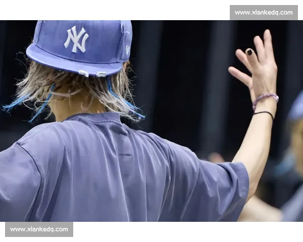 鹿晗 2025 巡演排练现解压新招:花式足球玩转舞台活力 鹿晗 2025 巡演排练现解压新招:花式足球玩转舞台活力